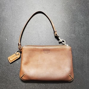 Bolso Coach vintage de cuero con cremallera muñeca pequeña color tostado con forro de logotipo - Imagen 1 de 12
