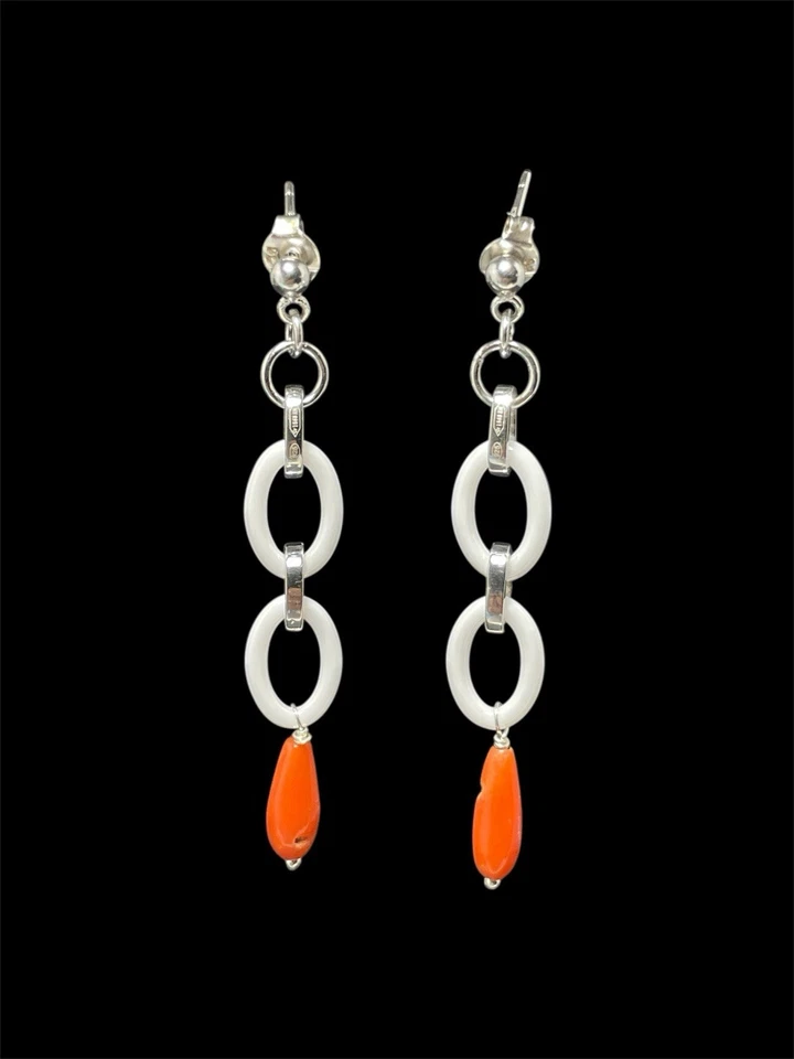 Orecchini Pendenti In Onice E Corallo Naturale  - Immagine 1 di 4
