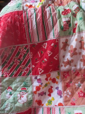 圣诞节双胞胎双面姜饼假日拼贴床罩和假 — 第 1/4 张图片