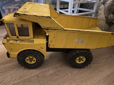 Camión de volteo Tonka Mighty amarillo de colección años 70 18,50” L x 8” W usado acero prensado bonito Foto 1 de 4