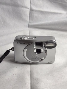 Fujifilm FinePix A Series A201 2,0 megapixel fotocamera digitale TESTATA FUNZIONA BENISSIMO - Foto 1 di 3