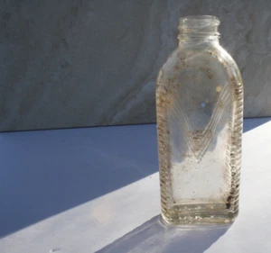 Klarglas Slim Flasche mit Rippen an den Seiten V auf der Vorderseite Wide Mouth - Bild 1 von 9