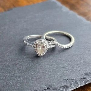 Set anello di fidanzamento e fede nuziale con diamanti a forma di pera .82 ct certificato EGL - Foto 1 di 8