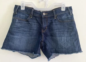 Levis Damen Gr. 6 Jeansshorts abgeschnitten ausgefranster Saum dunkle Waschung distressed Denim - Bild 1 von 5