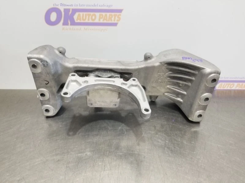 24 2024 JEEP GRAND CHEROKEE TRANSMISSION CROSSMEMBER MOUNT  - Image 1 of 4