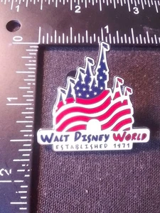 WDW Walt Disney World Castle Established 1971 Red White Blue Pin 39534 2005 USA - Bild 1 von 10