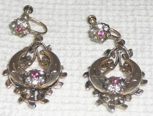 1950s vintage screw back earrings. 3D, bronze, non-tarnished, all stones intact. - Foto 1 di 3