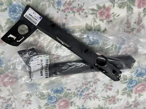 FRONT BAR BRACKET PAIR BRAND NEW GENUINE HOLDEN COMMODORE VT VX VU WH PAIR NEW - Picture 1 of 2