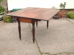 LARGE ANTIQUE VICTORIAN MAHOGANY TABLE - Picture 1 of 9
