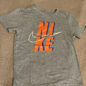 Nike Boys 7 T-shirt - Picture 1 of 2