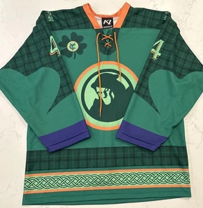 Camiseta deportiva de hockey Youngstown Clothing Co Phantoms grande correa de lucha de San Patricio de la USHL - Imagen 1 de 11
