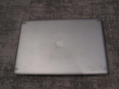 Apple MacBook Pro 15" 2009 Core 2 Duo P8600 / 2.53GHZ/ 8GB ram/ 250GB HDD - Image 1 of 4