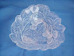 CANDY DISH CRYSTAL GLASS FRUIT AND LEAVES - Picture 1 of 6