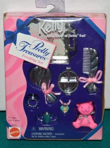 NUEVO 1996 BARBIE KELLY PRETTY TREASURES ACCESORIOS DE ALIMENTACIÓN CONJUNTO CHUPETE, BANDEJA ++ - Imagen 1 de 5