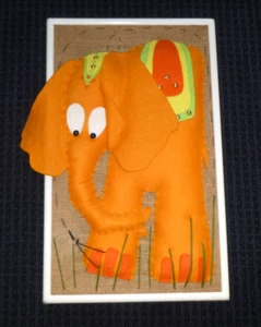 Vintage anni 70 MOD Elefante Wall Art Puffy arancione feltro su tela incorniciato 13x21" - Foto 1 di 11