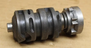 HONDA CR125 CR 125 1985 GEAR SHIFT DRUM W/ SHIFTER BOLT ASSY OEM 24311-KA3-740 - Imagen 1 de 5