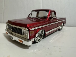 JADA BIGTIME BTK 1972 CHEVY CHEYENNE PICKUP CAMION ROSSO 1:24 PRESSOFUSO NUOVO SENZA SCATOLA - Foto 1 di 14