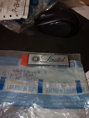 NOS 1978 - 1981 别克 CENTURY 限量后方镀铬名称 3064880 — 第 1/2 张图片