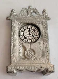 pewter mantel clock charm 7/8 inch diameter,mini, Doll Artist Pewter Art Signed - Picture 1 of 4
