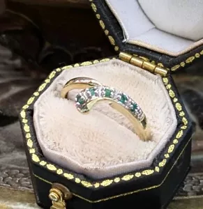 Ladies 9ct Yellow Gold Green Emerald Crossover Simplistic Ring Size L - Picture 1 of 6
