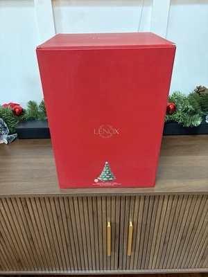 Lenox Treasured Traditions Christmas Lighted Tree Figurine Green Beautiful🎄🎄