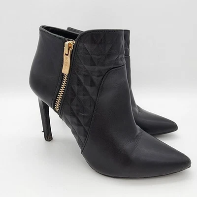 Bota de aguja BCBGeneration talla 5M cuero negro dorado cremallera punta Foto 1 de 4