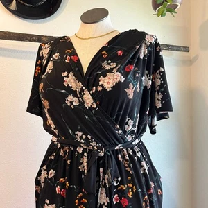 Kaileigh Black Floral Wide Leg Cropped Short Sleeve Jumpsuit Size 1X - Picture 1 of 15