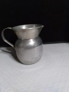 VINTAGE HAMMERED ALUMINUM 64oz WATER PITCHER - Picture 1 of 8
