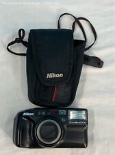 Appareil photo argentique Nikon Zoom Touch 800 dans son étui (non testé)