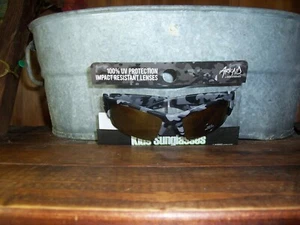 BLACK CAM0 KIDS SUNGLASSES 5 INCHES WIDE SUMMER POOL 100 UV AGES 3+ NEW BEACH - Picture 1 of 1