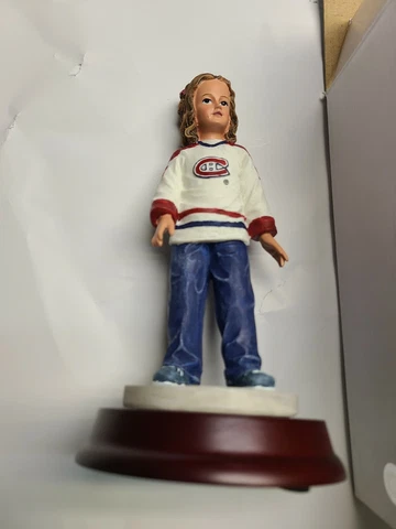 Montreal Canadians Girl Jersey Figurine Cover