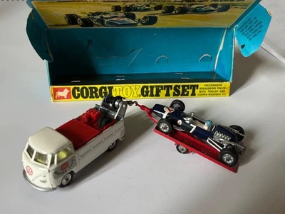 CORGI TOYS GIFT SET N. 6 VOLKSWAGEN RACING CAR+ F1COOPER M.+CARRELLO+BOX - Immagine 1 di 4