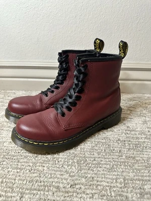 Botas Dr. Martens 1460 Jr Jóvenes EE. UU. 5 UE 36 Cuero Rojo Cereza Con Cordones Cremallera Laterales Foto 1 de 4