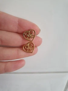 Goldene Herzohrstecker Von Guess Mit Logo - Bild 1 von 3