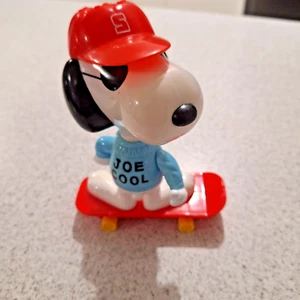 Juguete coleccionable Snoopy Joe Cool On Skateboard McDonald’s - (cacacahuetes) 18 cms - Imagen 1 de 5
