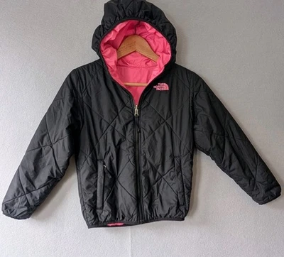 Chaqueta acolchada acolchada con capucha THE NORTH FACE mediana reversible rosa negra para niñas  Foto 1 de 4
