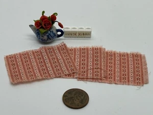 Lotto vintage di oggetti da cucina casa delle bambole barattoli tovagliette e fioriera - Foto 1 di 7