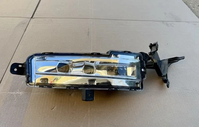 2022-2024 Rivian R1T R1S Right Turn Signal Indicator Light OEM РТ00058037-C - Image 1 of 4