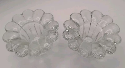 Par de KIG vintage. Candelabros de flores de vidrio transparente de Indonesia Foto 1 de 3