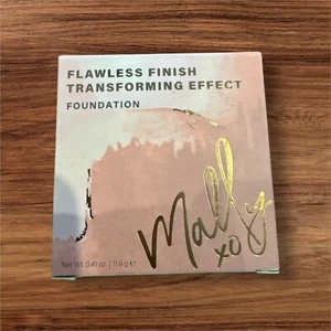 Mally~ Flawless Finish Transforming Effect Foundation - Picture 1 of 4