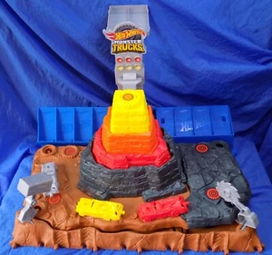 Hot Wheels Monster Truck Arena Smashers Bone Shaker Ultimate Crush Yard Playset - Picture 1 of 6