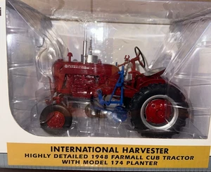 SpecCast Highly Detailed 1948 Farmall Cub Tractor 174 Planter 1:16 ZJD 1674 #332 - Picture 1 of 2