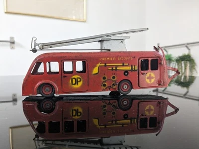 RENAULT Auto pompe pompier CIJ en tole Made in France - Photo 1/3