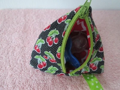 Baby Schnullertasche Reißverschluß (ohne Schnuller); reine Handarbeit; NEU - Bild 1 von 3