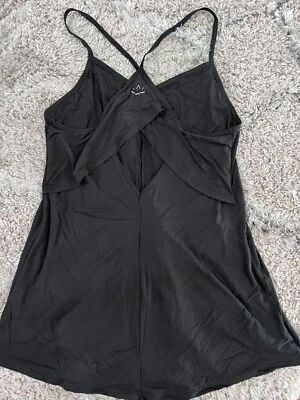 Tanque deportivo Beyond Yoga negro con correa de espagueti espalda abierta cuello en V S pequeño ~ suave Foto 1 de 4