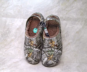 Herren robuste Hai Clogs gefüttert RealTree Camo Sherpa Memory Foam Größe 11 Neu mit Etikett - Bild 1 von 5