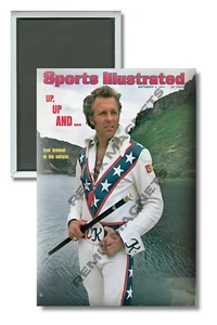 Imán Evel Knievel septiembre 1974 Sports Illustrated Snake River Canyon 2" x 3" - Imagen 1 de 3