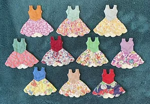 10 KLEINE PRIMITIVE PARTYKLEIDER MIT SCHNEIDERSTEPPUNG FÜR KLEINES MÄDCHEN! AUSSCHNITTE! STANZFORMEN!! - Bild 1 von 1
