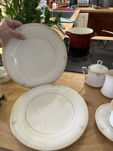 2 dinner plates Noritake SATIN GOWN - Picture 1 of 3