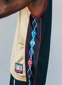 Camiseta deportiva colaborativa dorada de los Mitchell Ness de los Atlanta Hawks de Vince Carter Swingman para retiro - Imagen 1 de 12